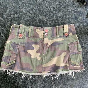 Victoria’s Secret Size 6 Camo Mini Skirt